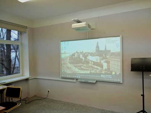 Interaktīvā tāfele SMART Board M686 ar NEC projektoru